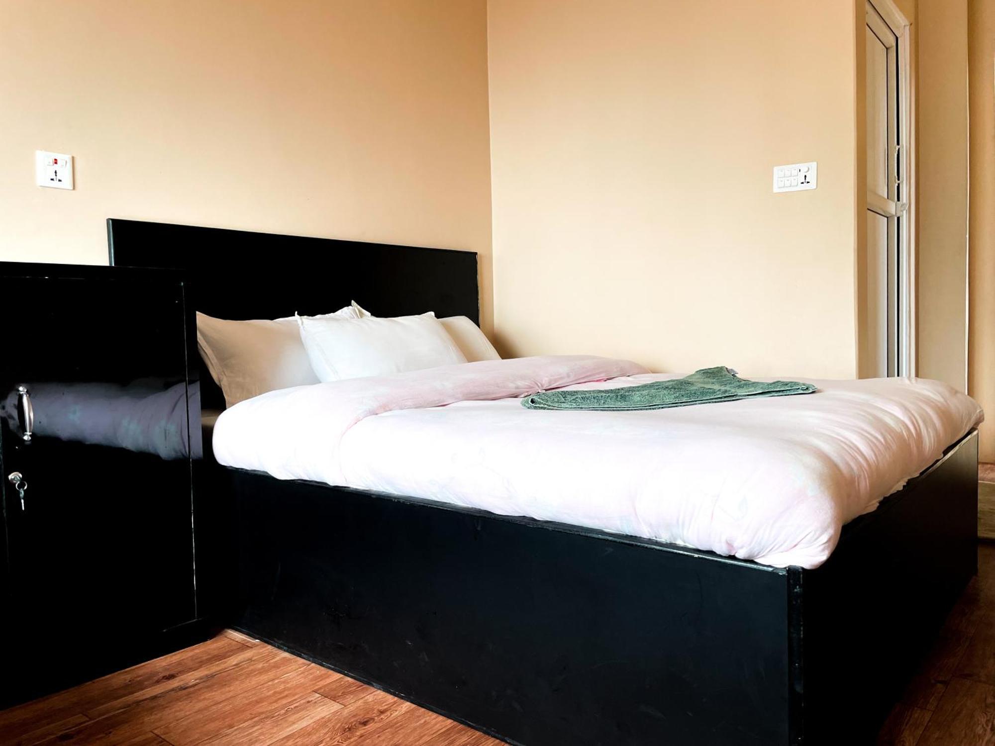 Yuriko Guest House Pokhara Eksteriør billede